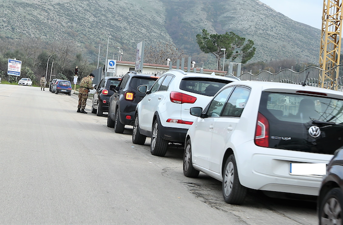 Tamponi Via Falcone (foto Giuseppe Sorbo)